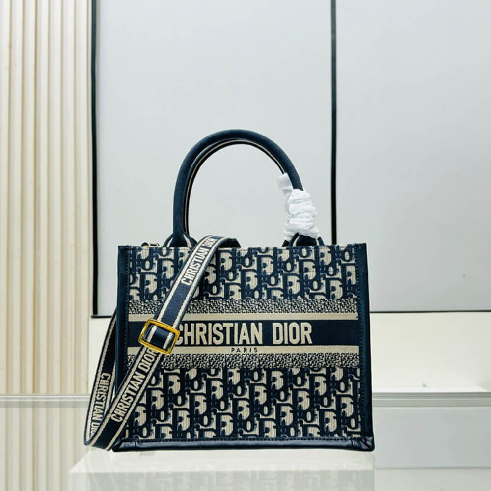 Small D10r Book Tote