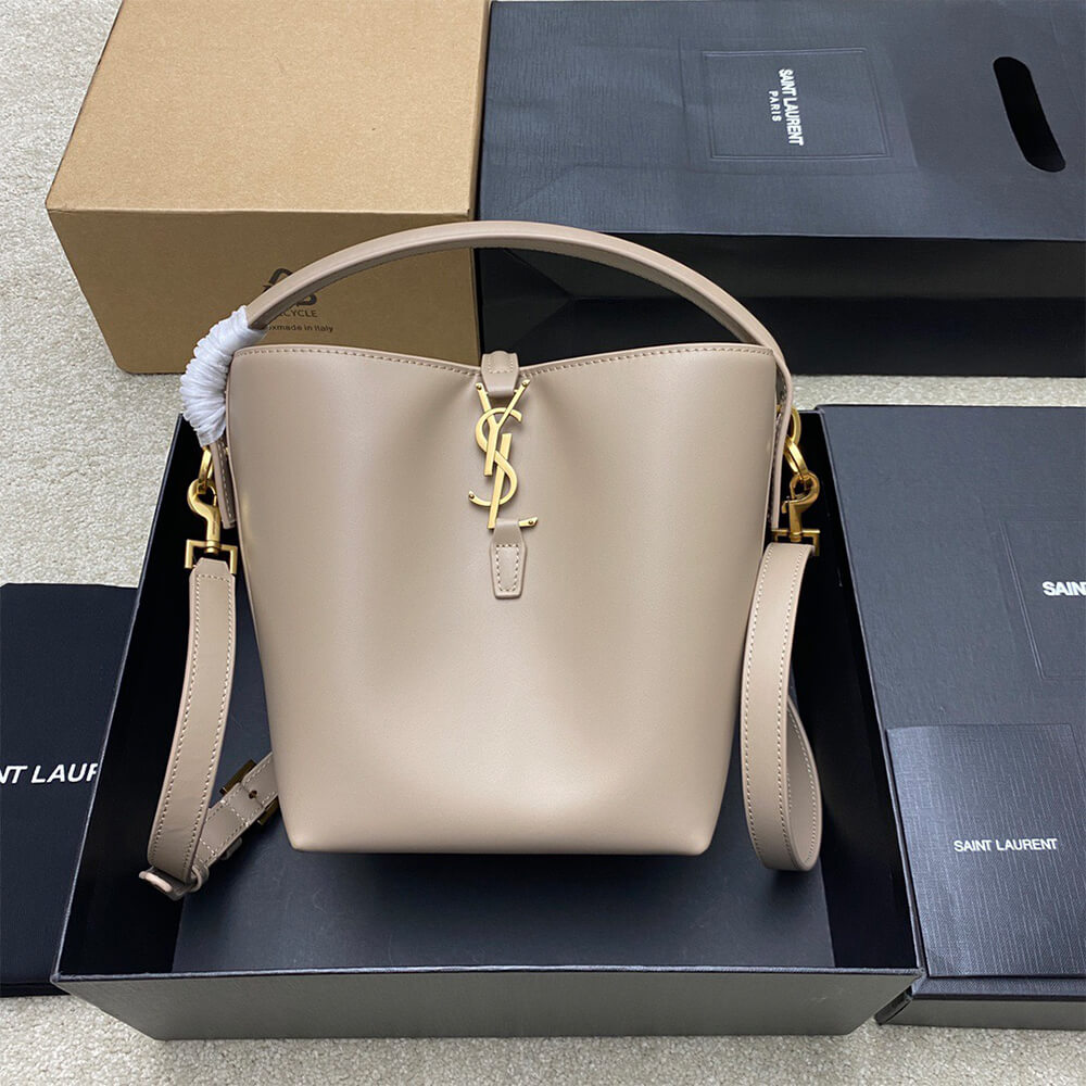Y51 LE 37 small in shiny leather