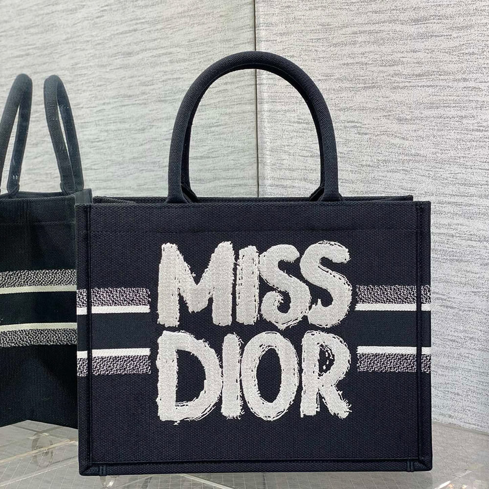 Medium D10r Book Tote