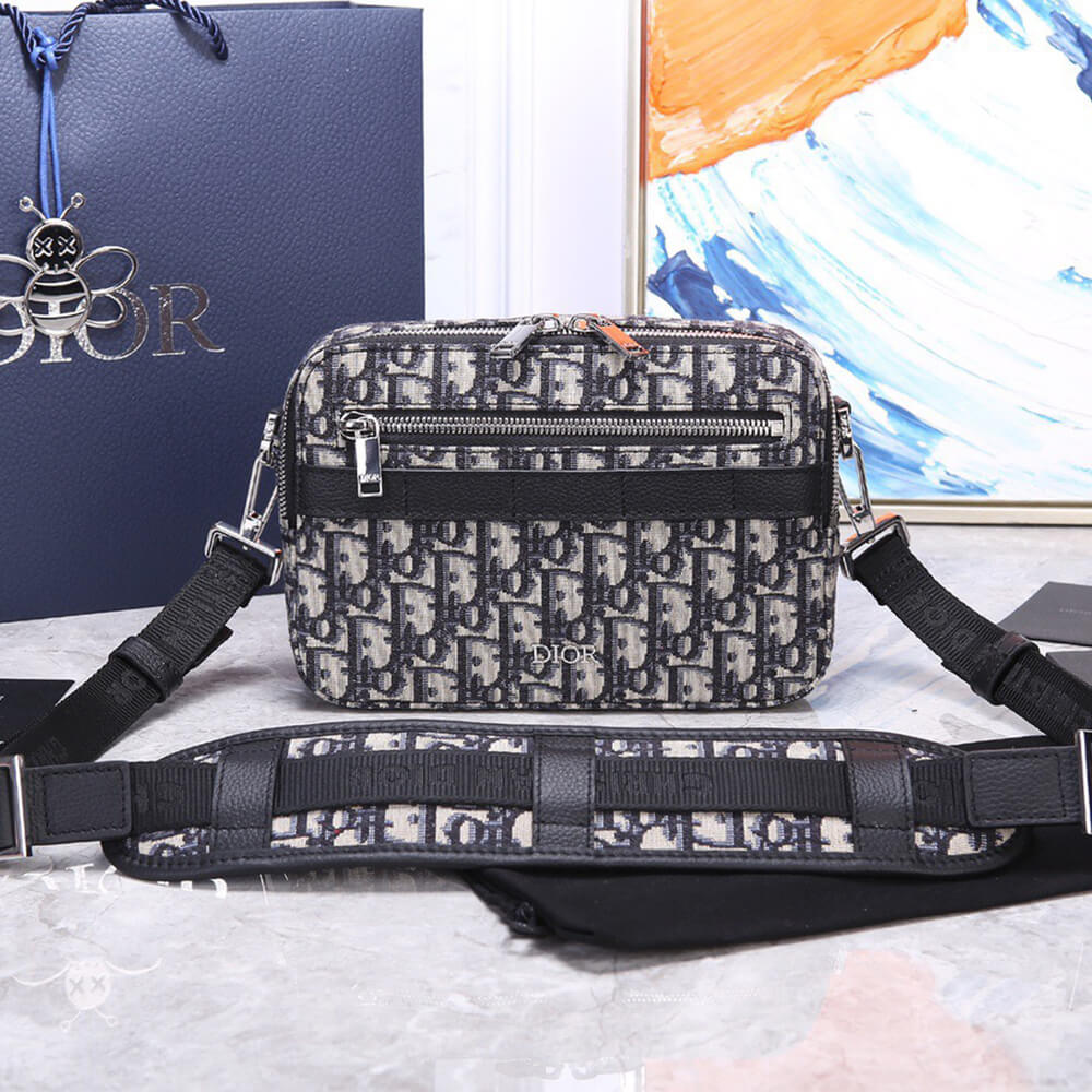 D10r SAFARI MESSENGER BAG