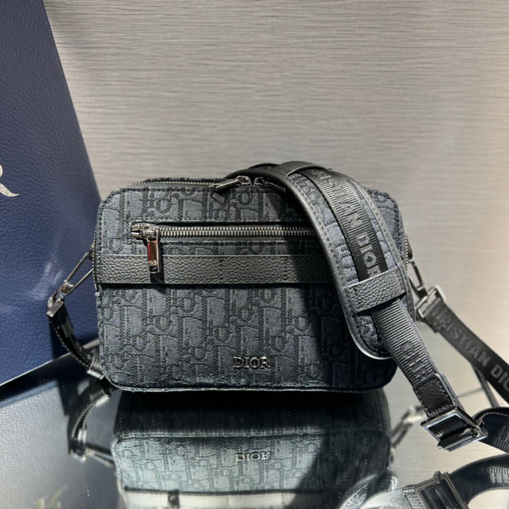 D10r SAFARI MESSENGER BAG