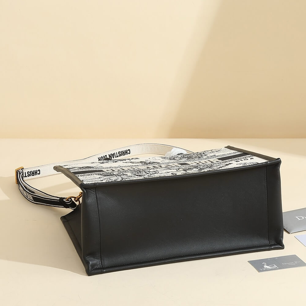 Medium D10r Book Tote