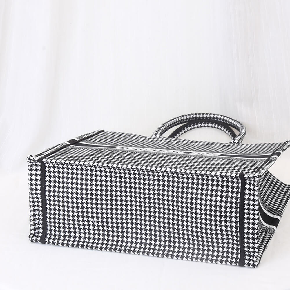 LARGE D10r BOOK TOTE