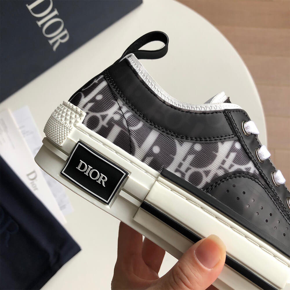 B23 LOW-TOP SNEAKER