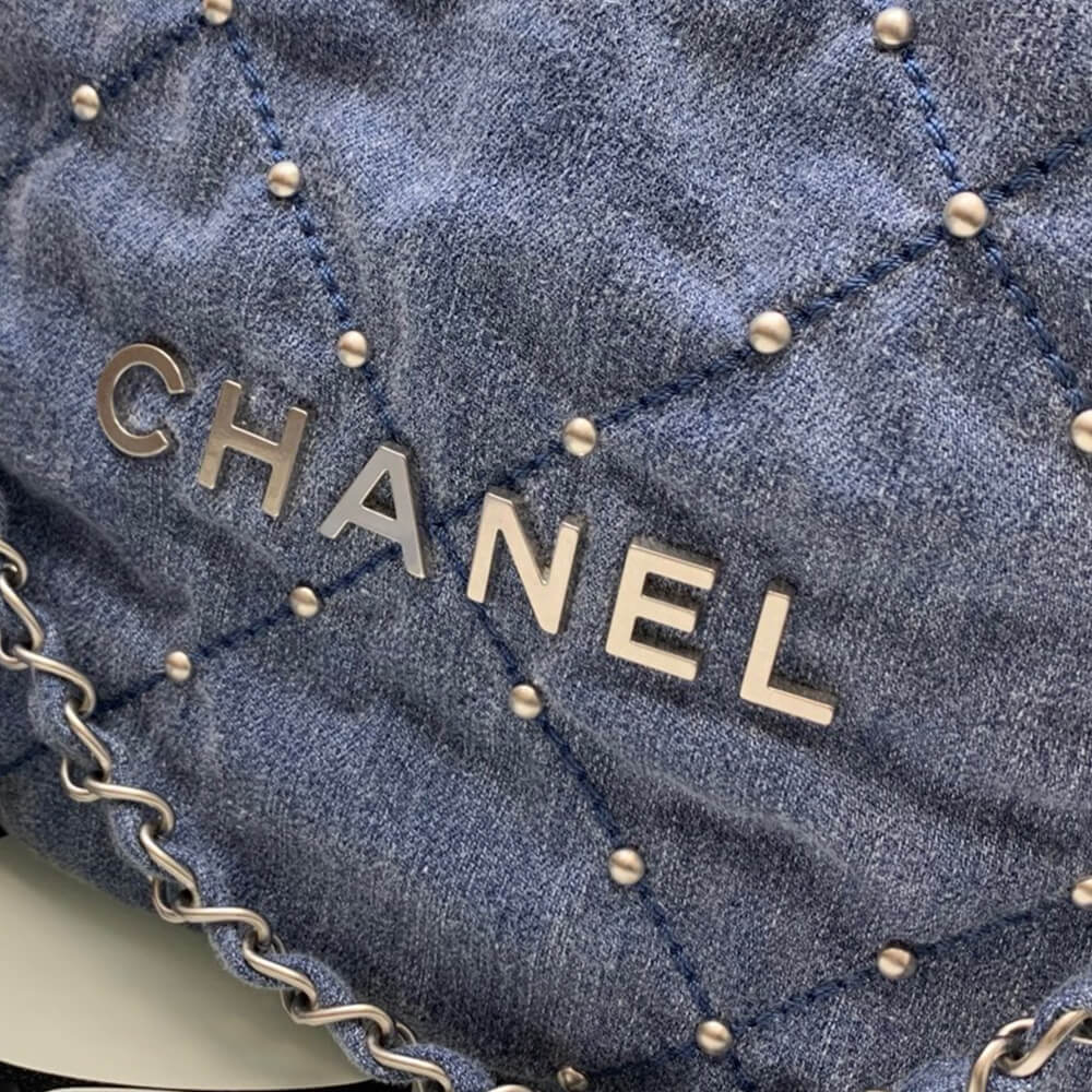 Ch**el 22 SMALL HANDBAG