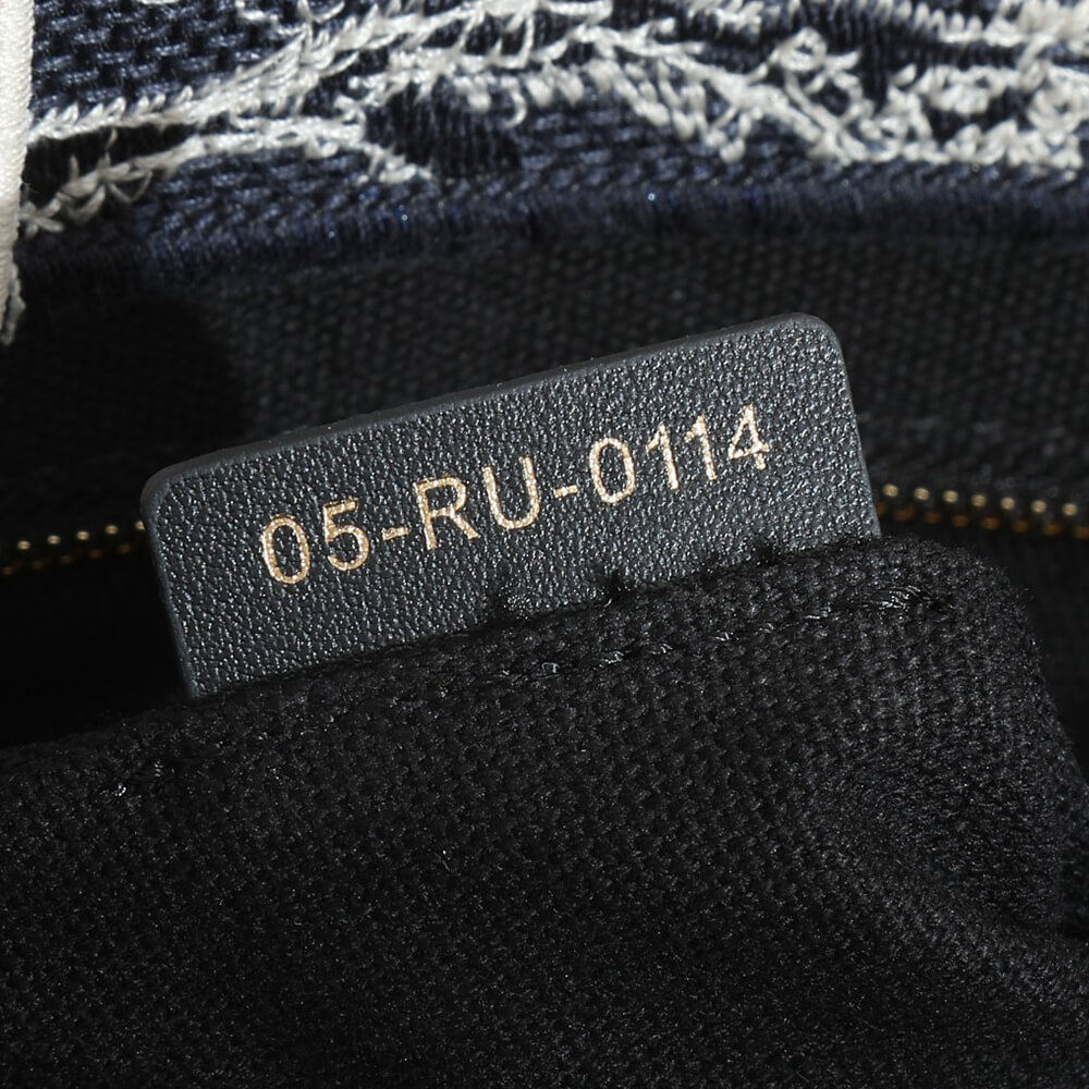 Medium D10r Book Tote