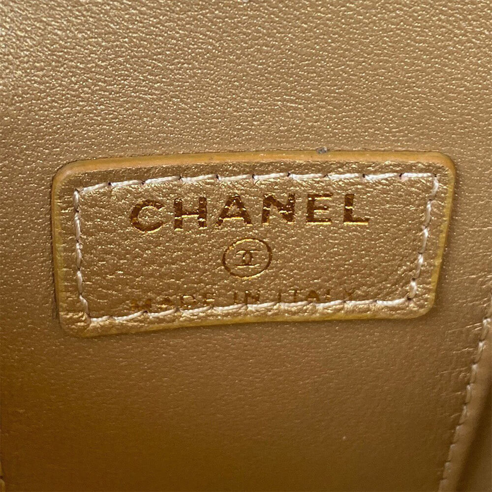 Ch**el SMALL VANITY WITH CHAIN