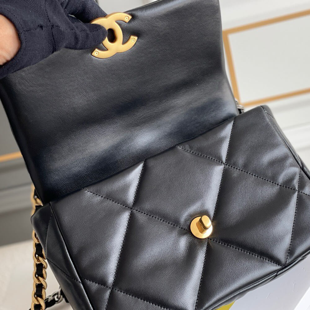 Ch**el 19 Small Handbag(TAX-FREE GRADE)