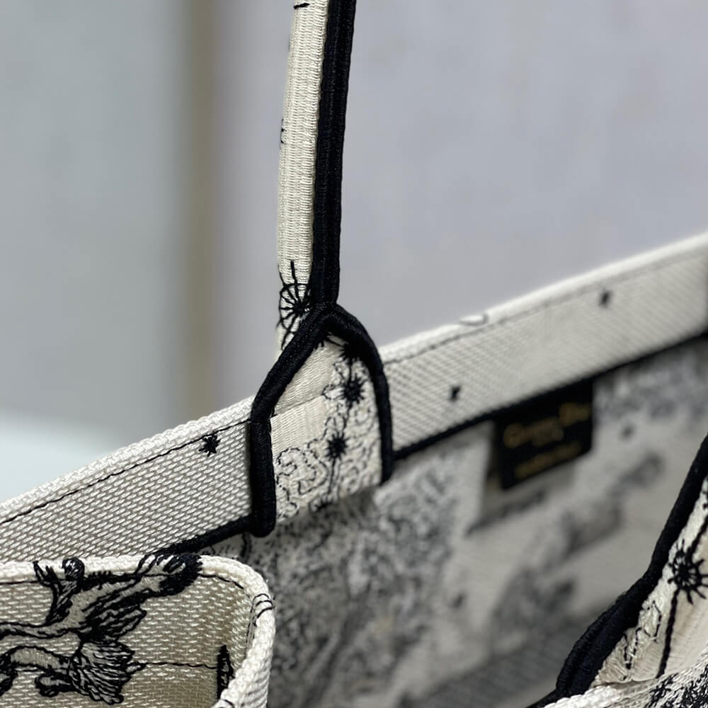 LARGE D10r BOOK TOTE
