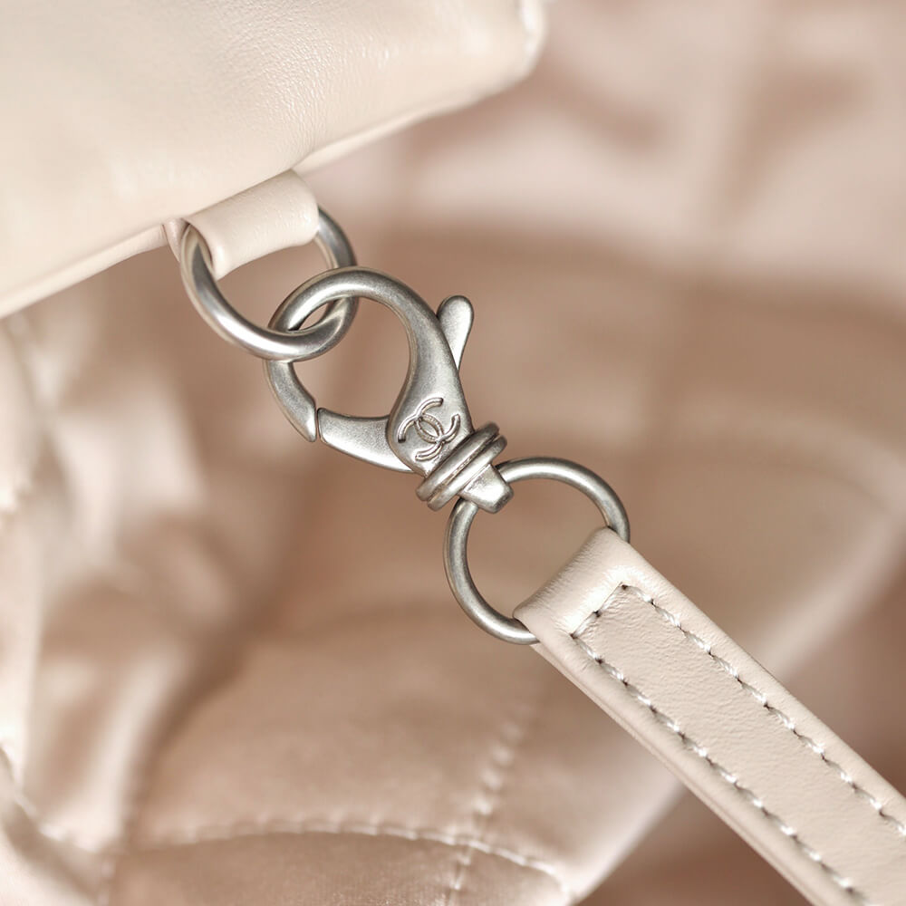 Ch**el 22 HANDBAG(high-end grade)