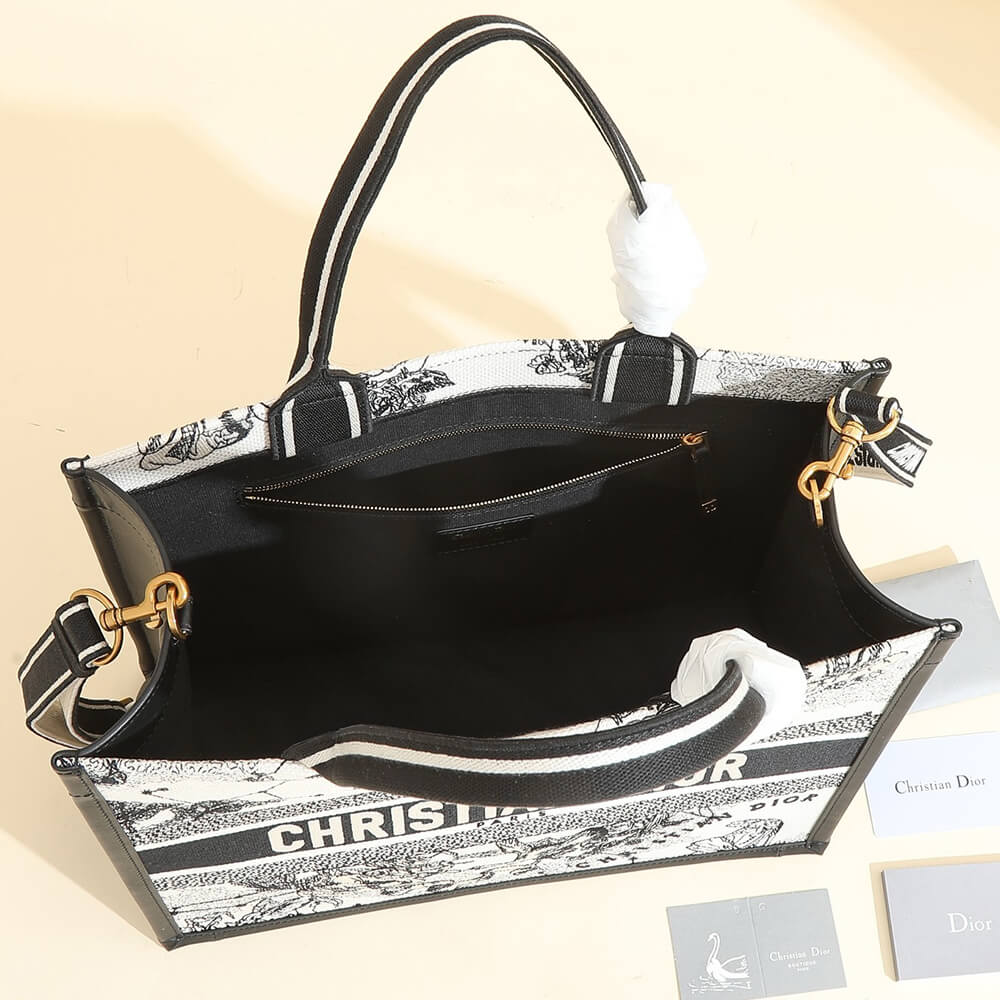 Medium D10r Book Tote