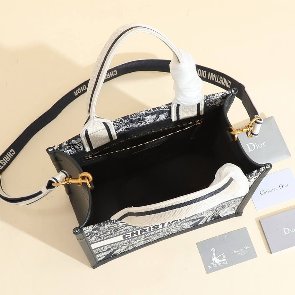 Small D10r Book Tote