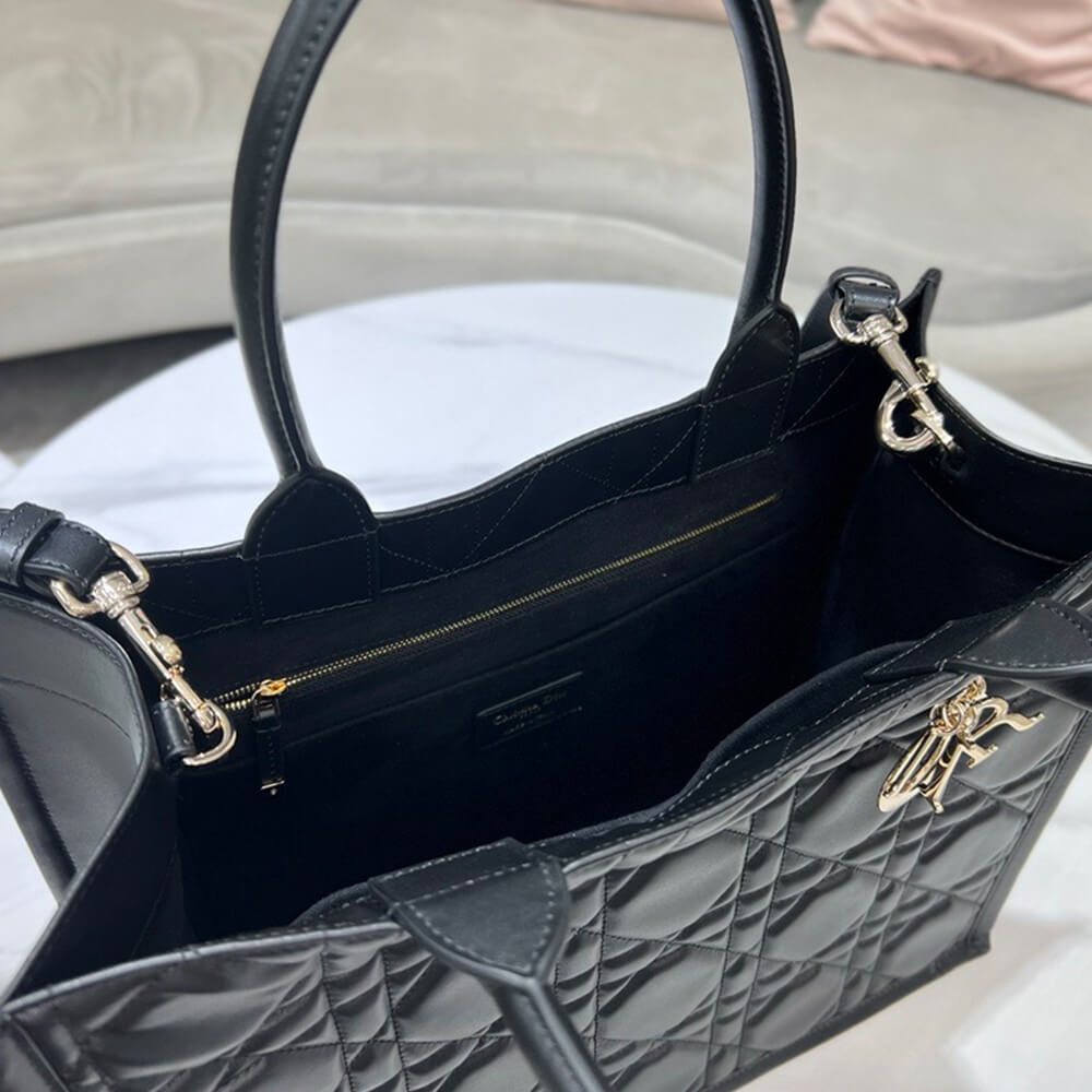 D10r Medium D10r Book Tote