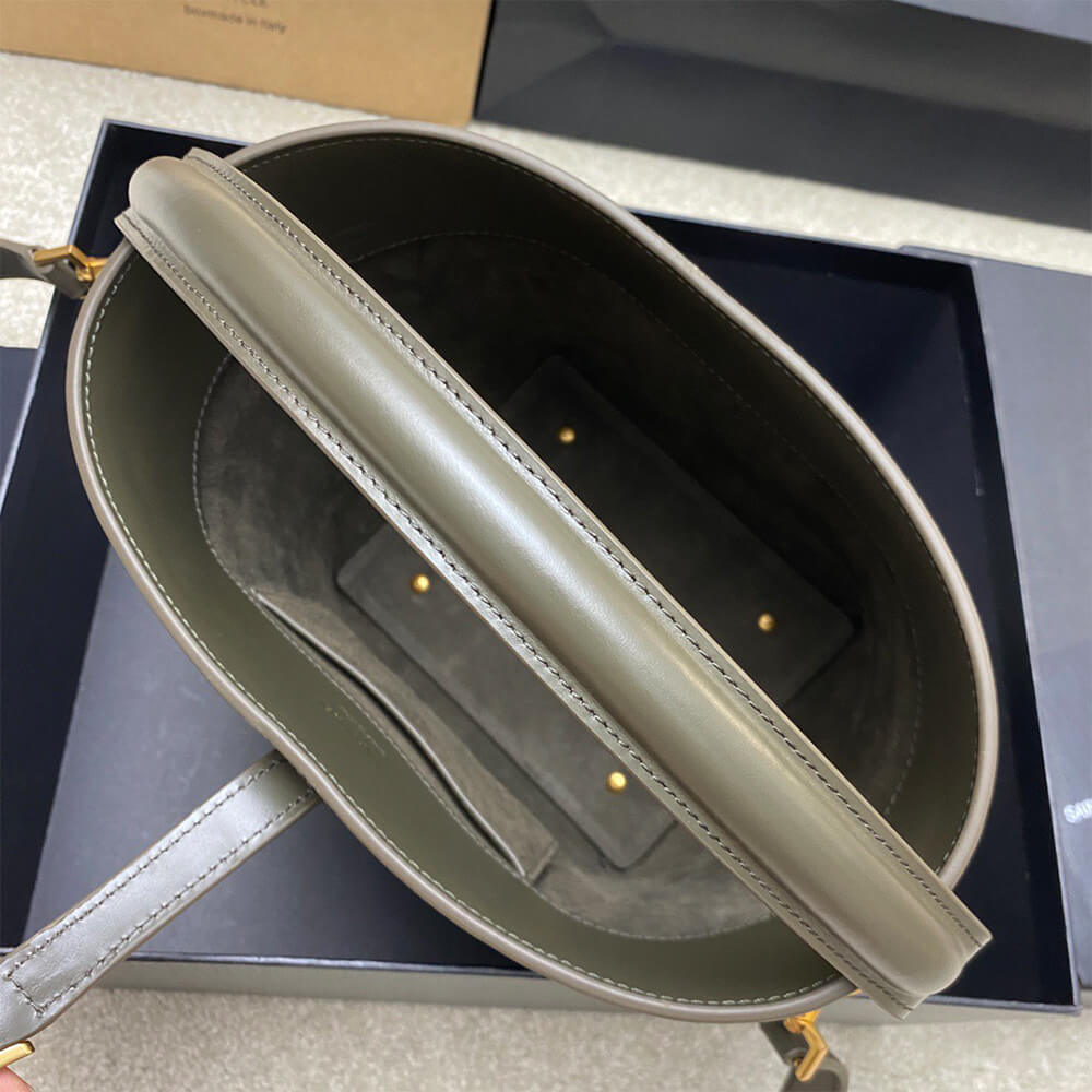 Y51 LE 37 small in shiny leather