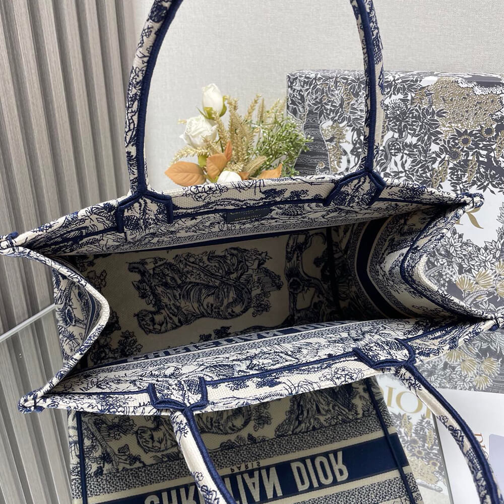 D10r MEDIUM D10r BOOK TOTE