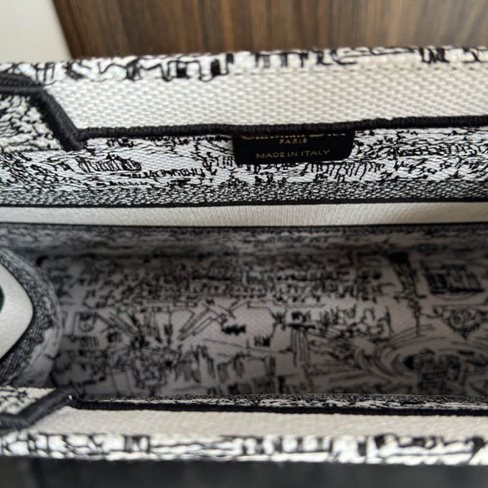 Medium D10r Book Tote