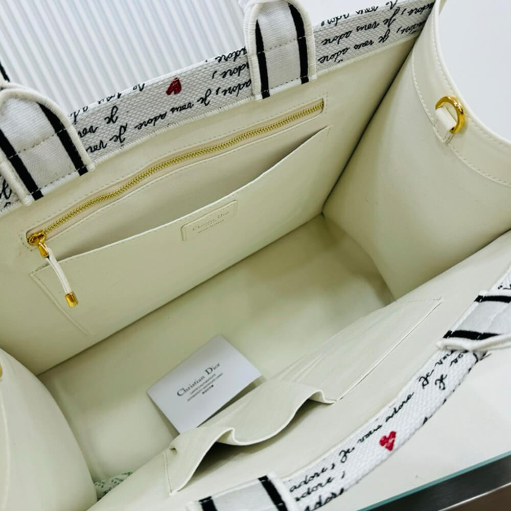 D10ramour Medium D10r Book Tote