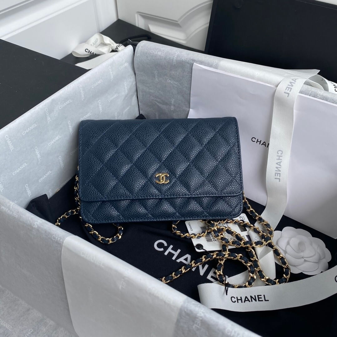 Ch**el classic chain wallet