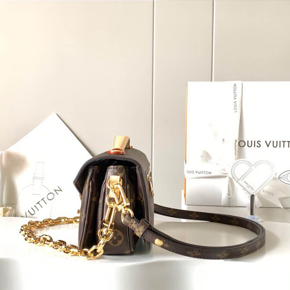 LV Pochette Métis East West