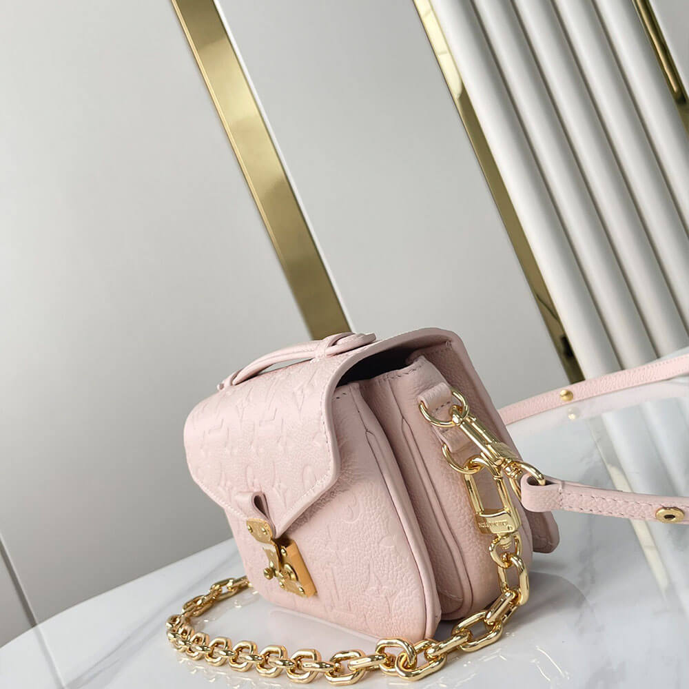 LV Pochette Métis East West