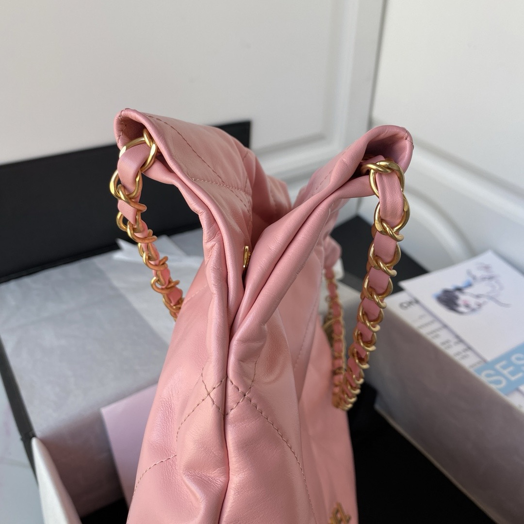 Ch**el 22 SMALL HANDBAG