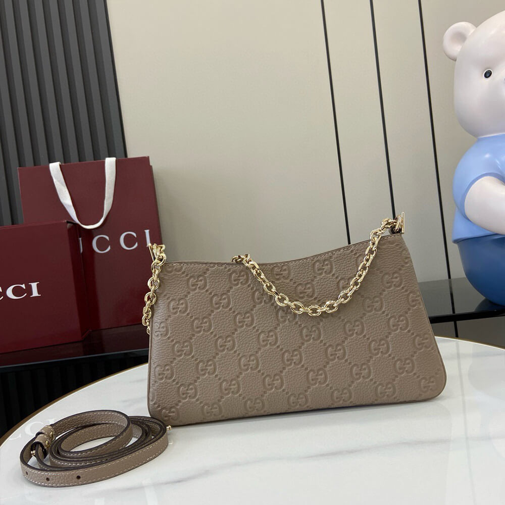 GG Emblem medium shoulder bag