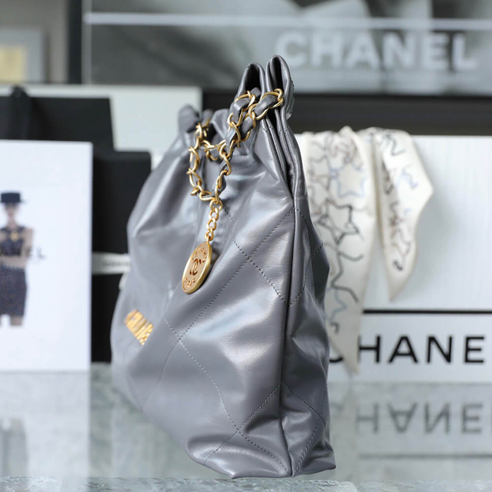 Ch**el 22 SMALL HANDBAG(high-end grade)