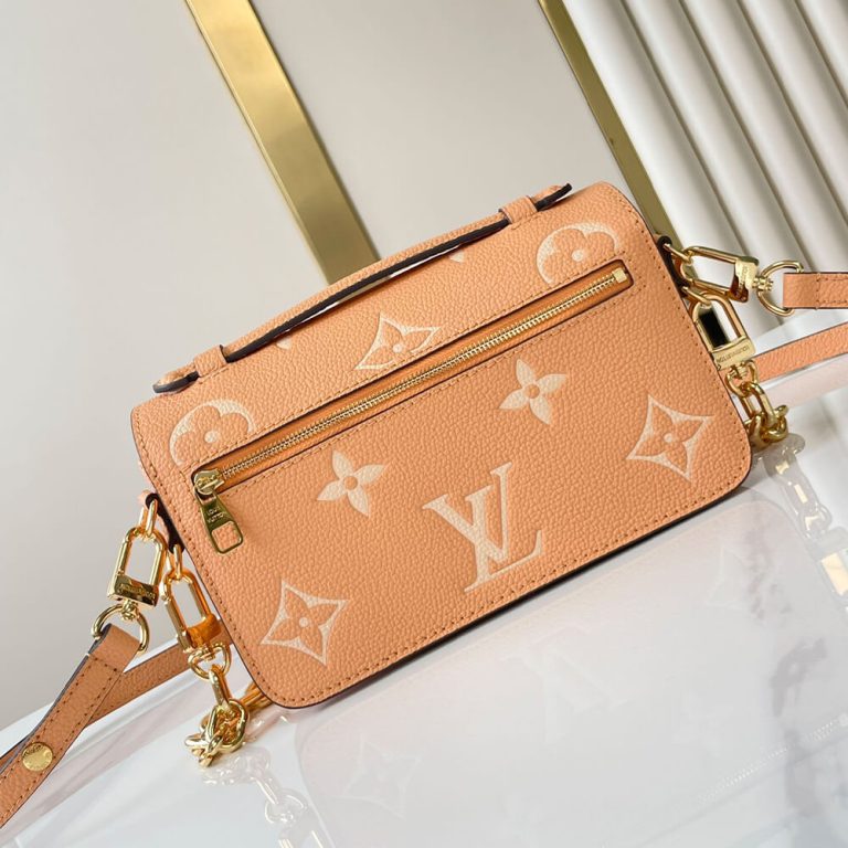 LV Pochette Métis East West