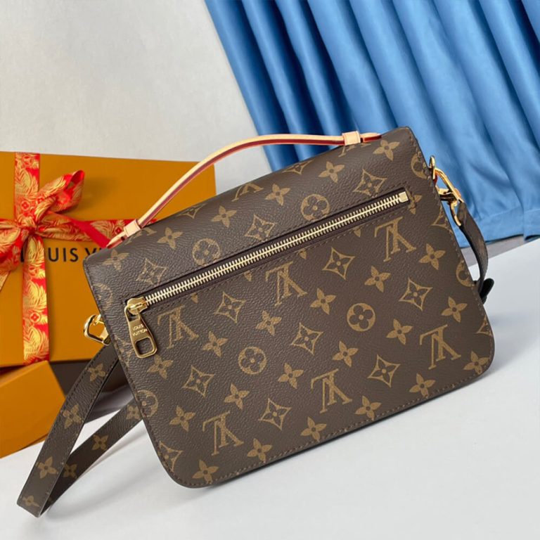 LV Pochette Metis