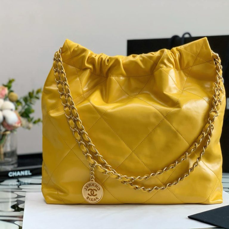 Ch**el 22 SMALL HANDBAG
