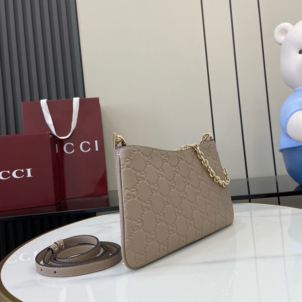GG Emblem medium shoulder bag