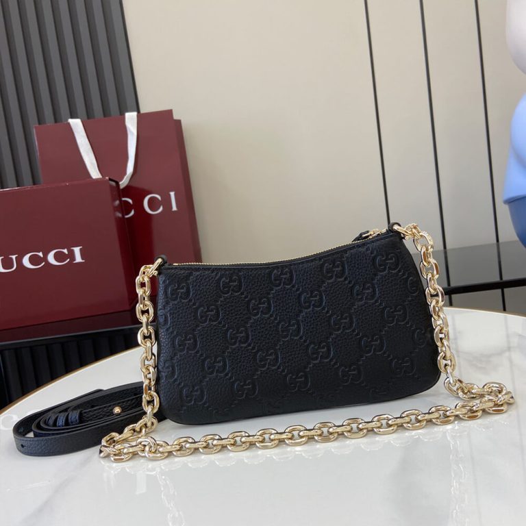 GG Emblem medium shoulder bag