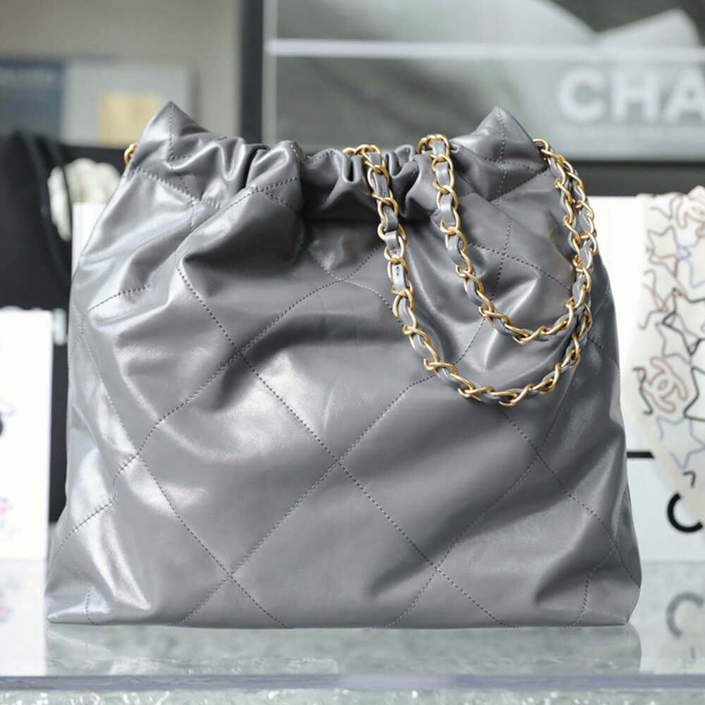 Ch**el 22 SMALL HANDBAG(high-end grade)