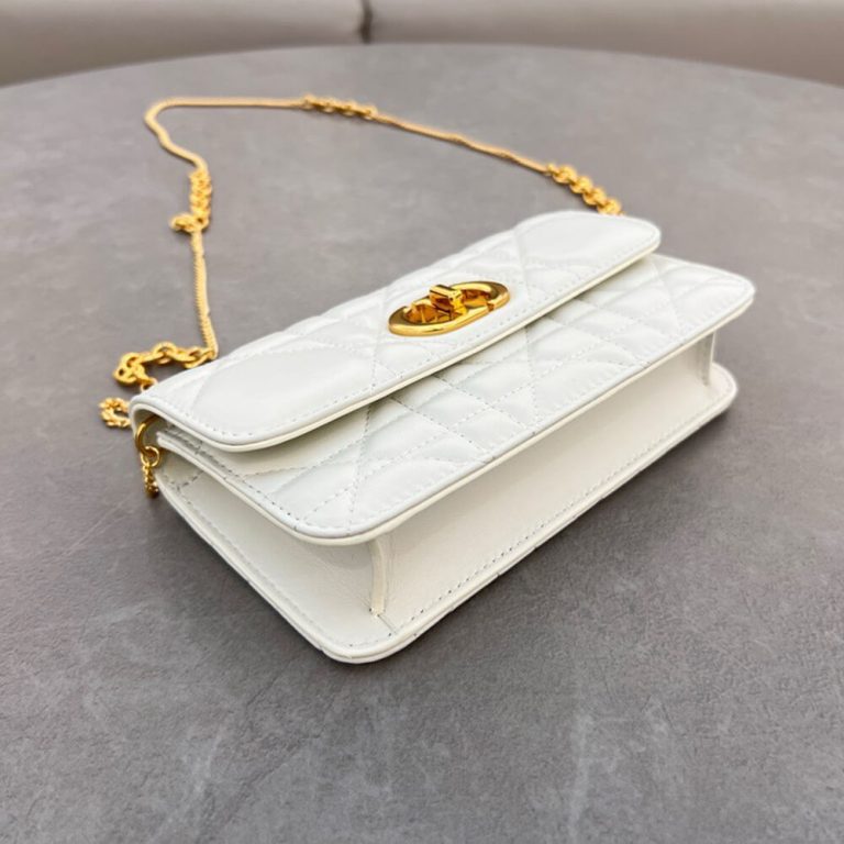 D10r Miss Caro Pouch with Chain