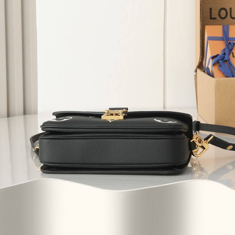 LV Pochette Métis East West