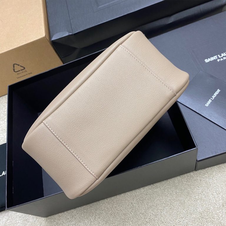 Small LE 5 À 7 bag in soft grained leather(High-end grade)