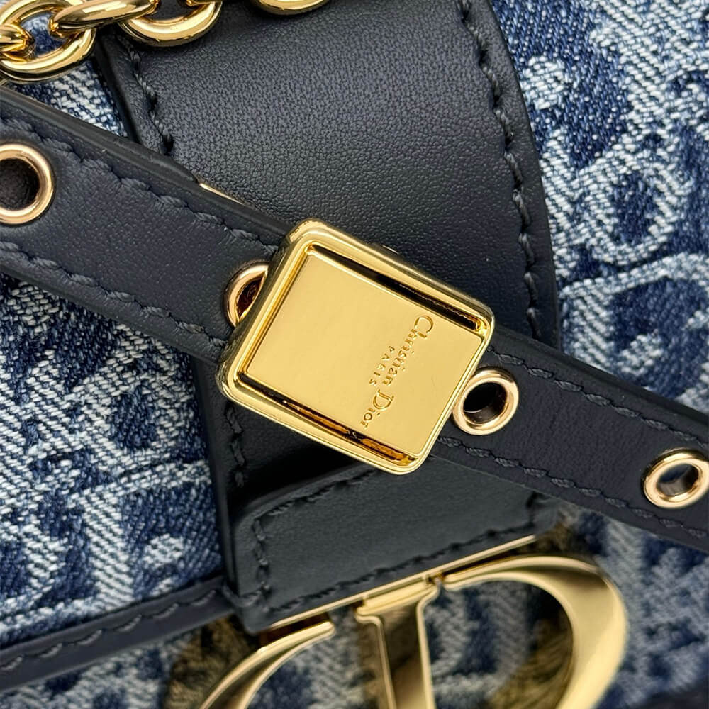 D10r 30 Montaigne East-West Bag with Chain