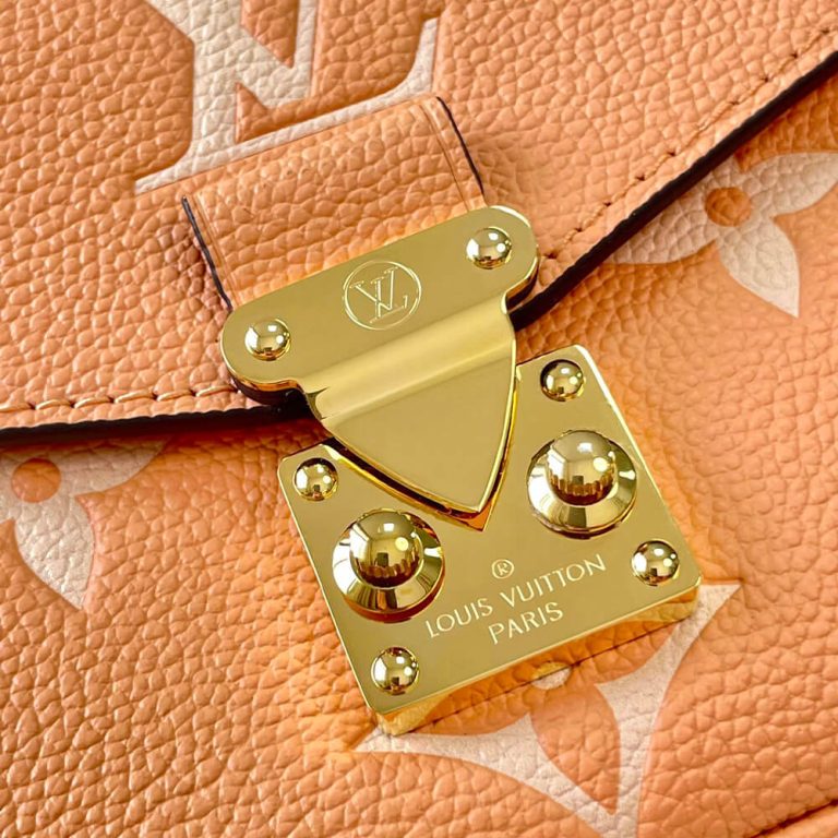 LV Pochette Métis East West