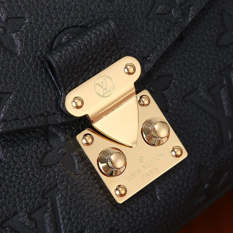 LV Pochette Métis East West