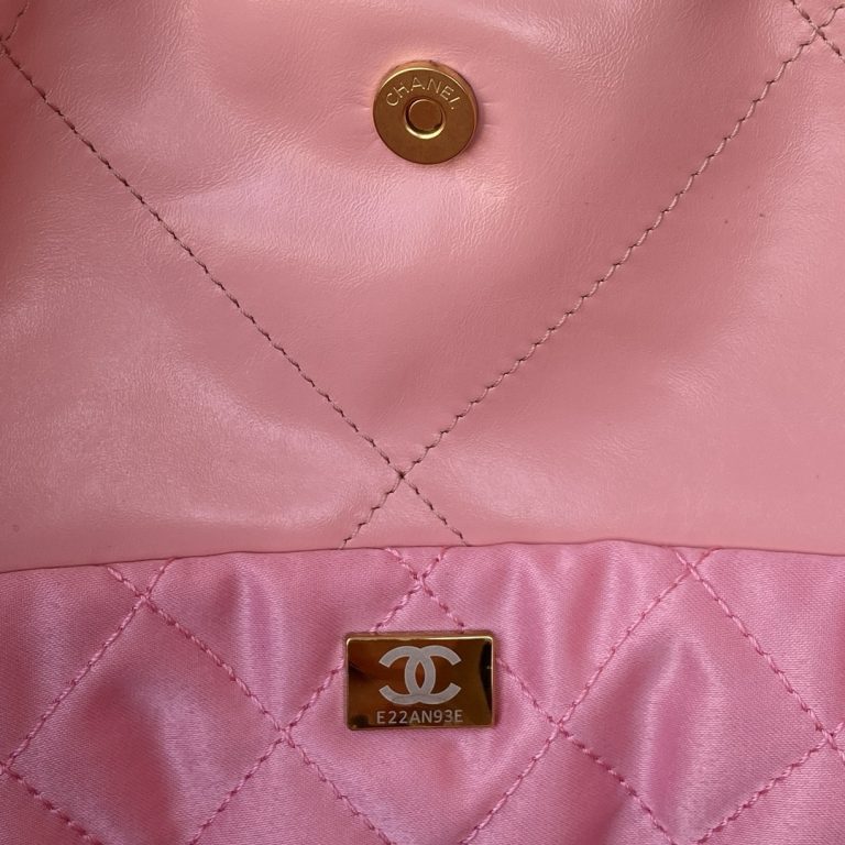 Ch**el 22 SMALL HANDBAG