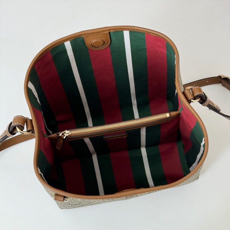 GG Emblem small shoulder bag