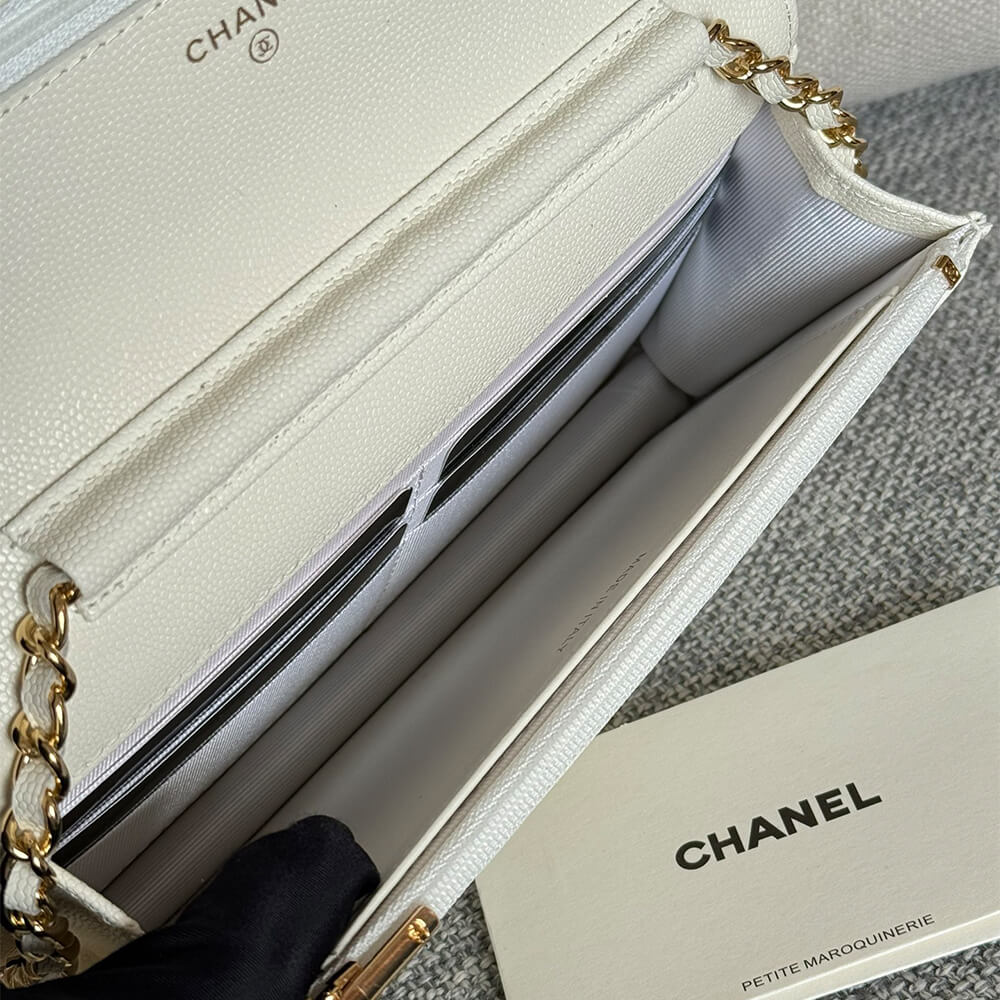Ch**el classic chain wallet