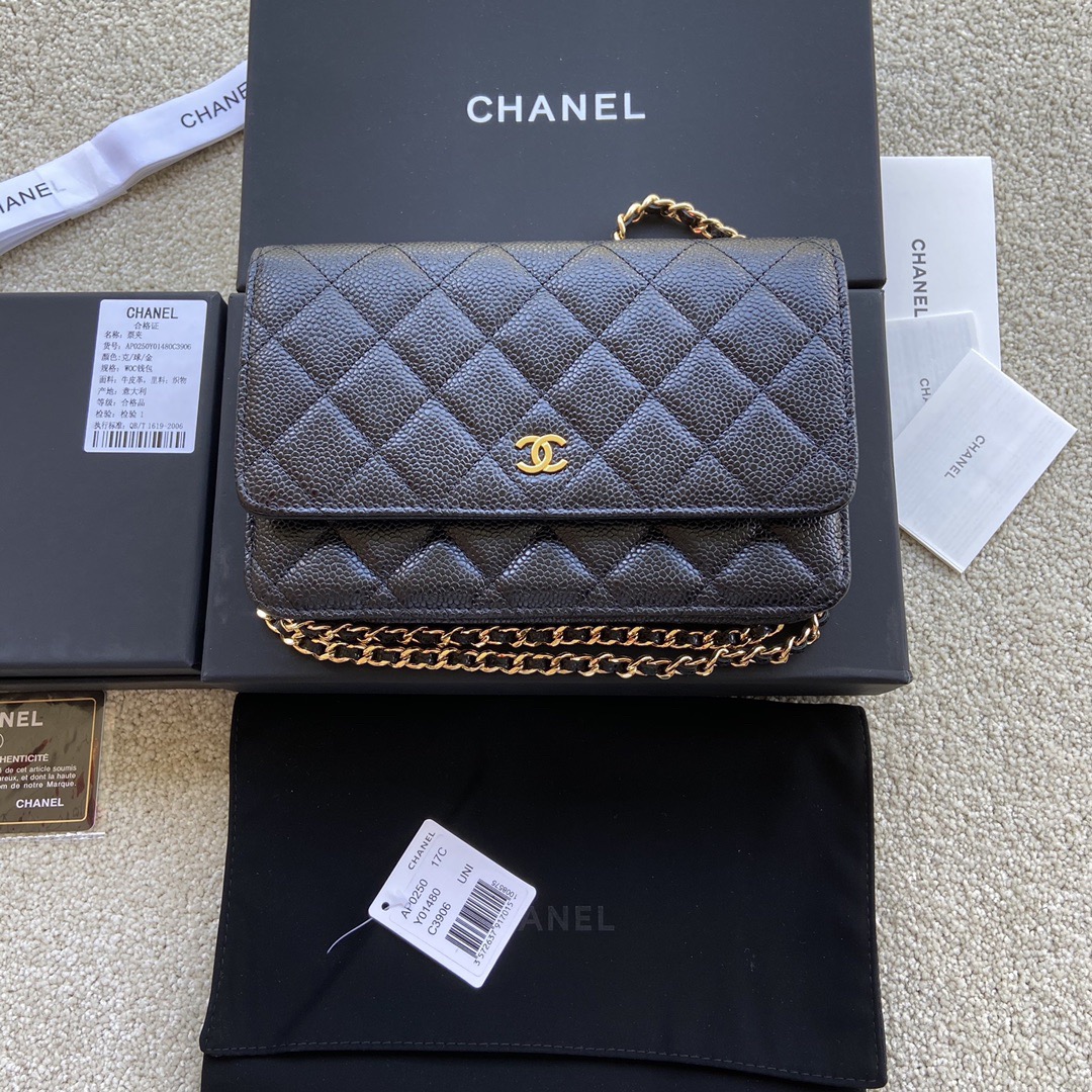 Ch**el classic chain wallet