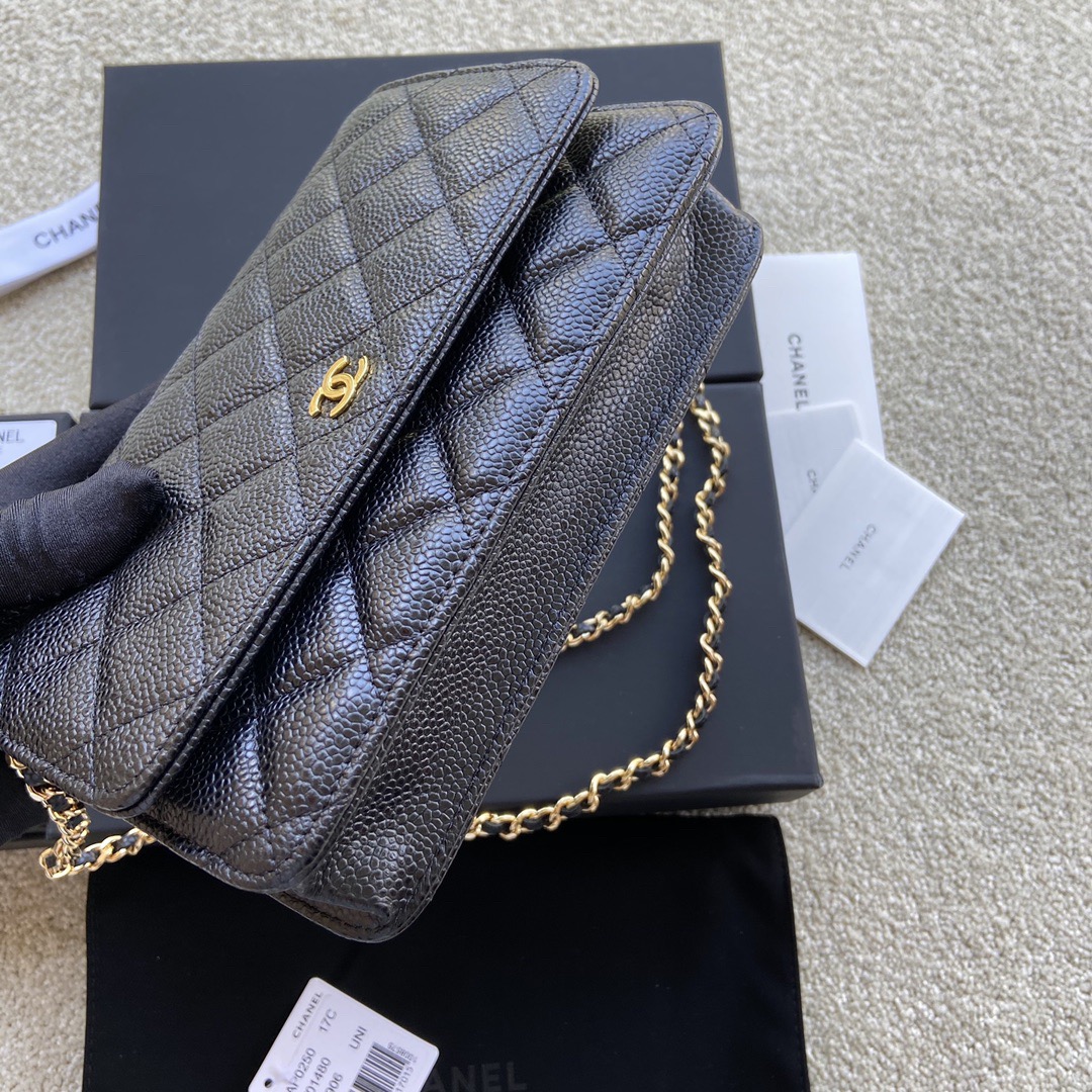 Ch**el classic chain wallet