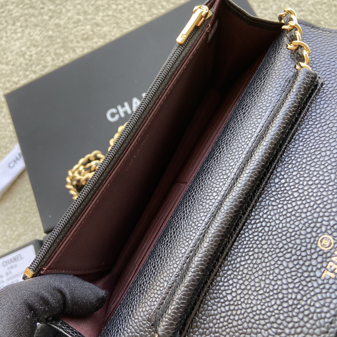 Ch**el classic chain wallet