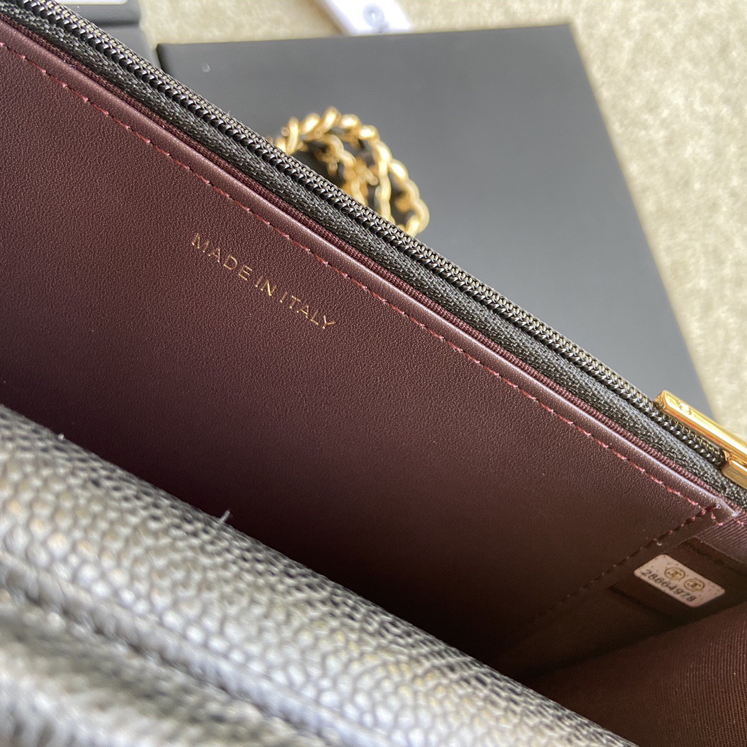 Ch**el classic chain wallet