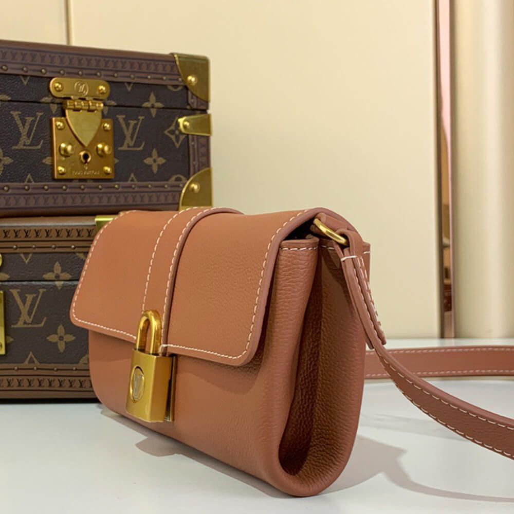 LV Wallet On Chain Low Key