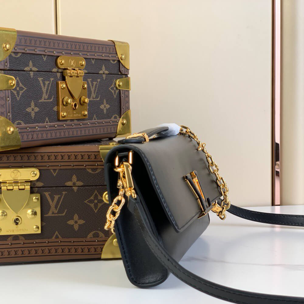 LV Wallet On Chain Capucines