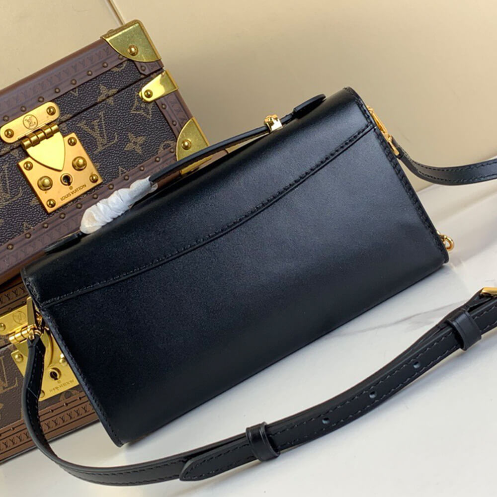 LV Wallet On Chain Capucines