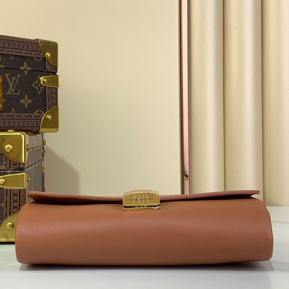LV Wallet On Chain Low Key